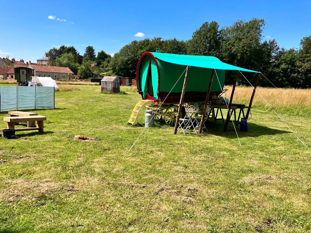 Romany Bow Top Gypsy Wagon @ Tin And Canvas Glamping, Pickering Κάμπινγκ