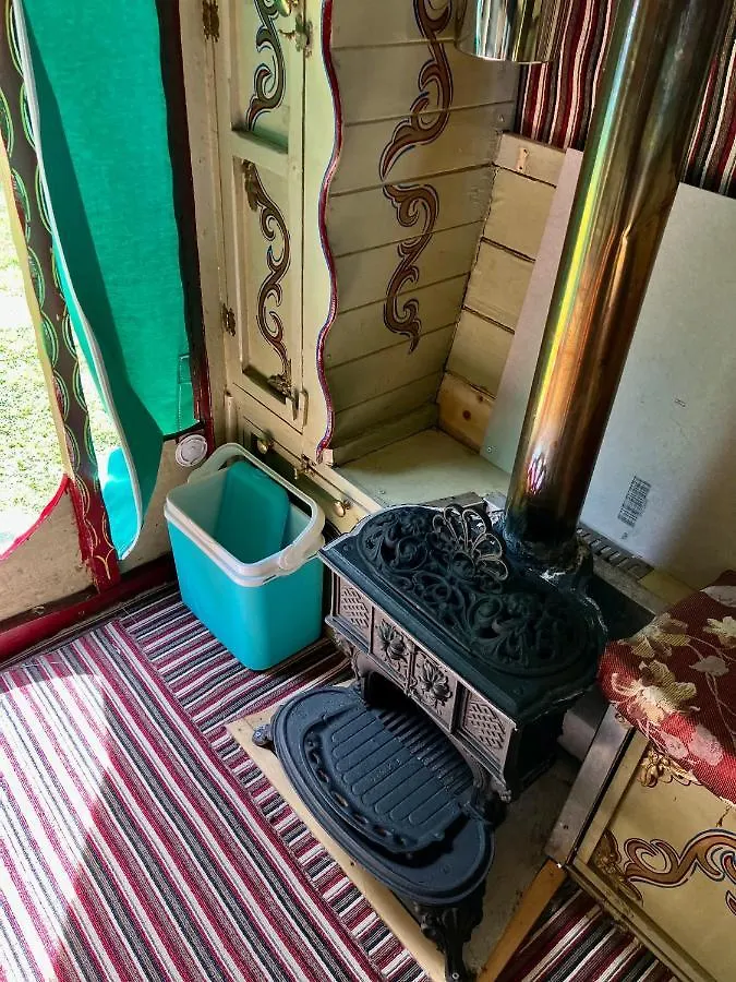 Romany Bow Top Gypsy Wagon @ Tin And Canvas Glamping, Pickering Κάμπινγκ