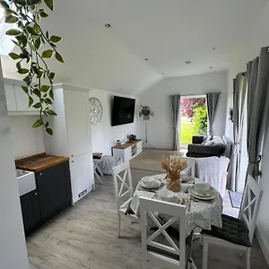 Boundary Stable Pickering